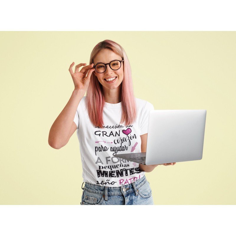 CAMISETA PEQUEÑAS MENTES