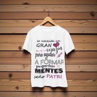 CAMISETA PEQUEÑAS MENTES