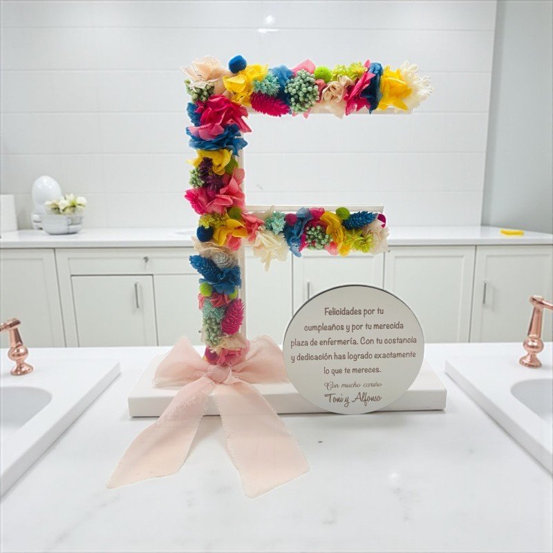 INICIAL FLOR PRESERVADA CON PLACA