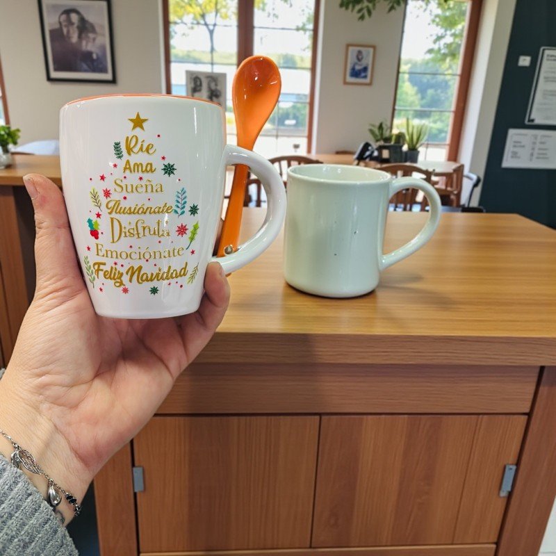 TAZA CON CUCHARA ÁRBOL DE LOS DESEOS NAVIDAD