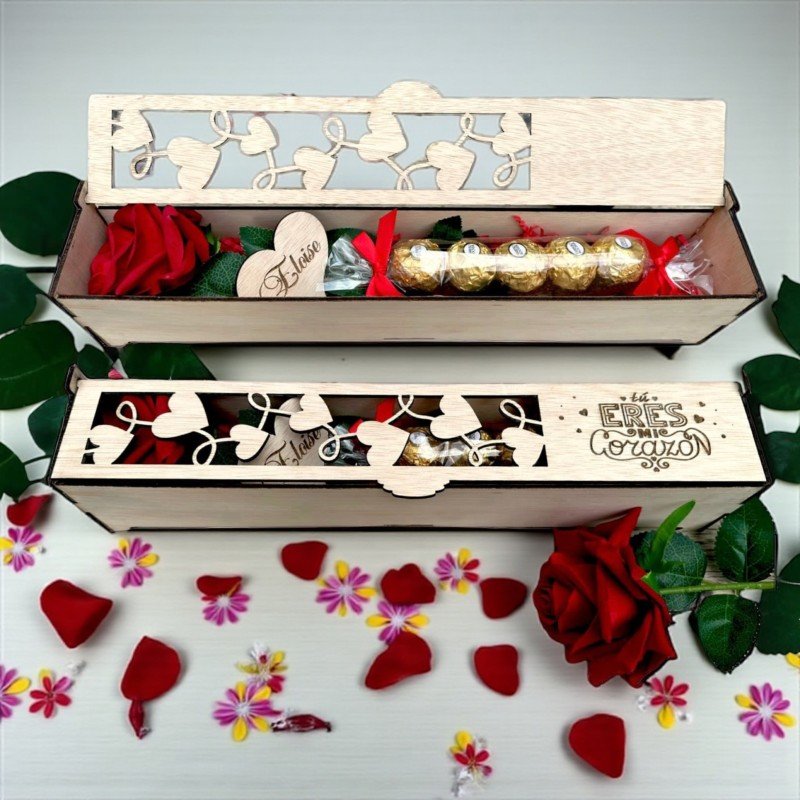 CAJA CON BOMBONES Y ROSA AMOR