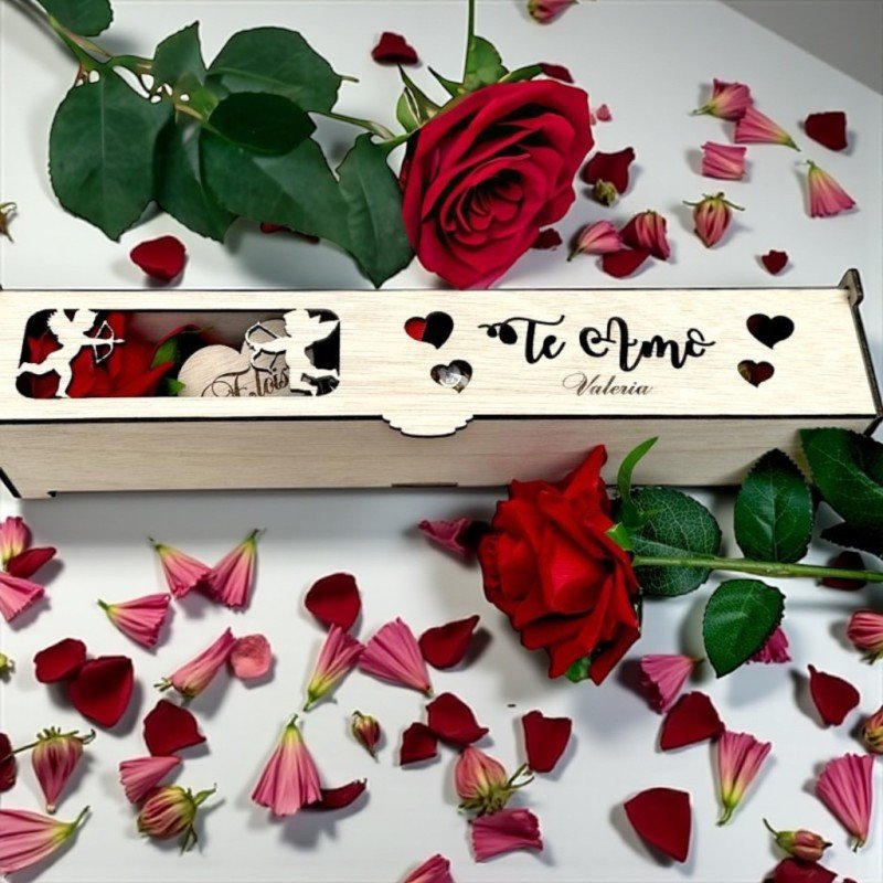 CAJA CON BOMBONES Y ROSA AMOR