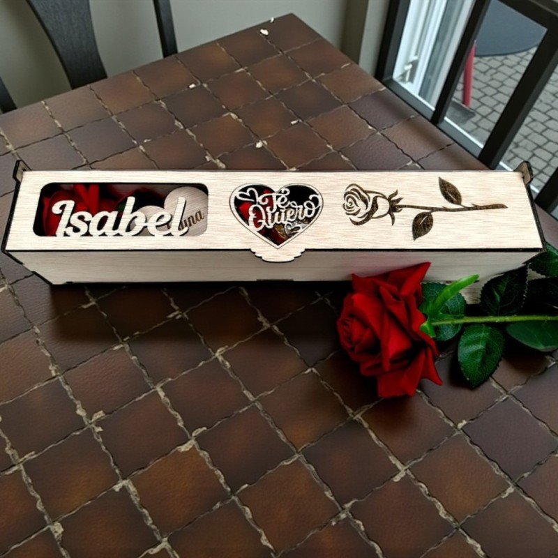 CAJA CON BOMBONES Y ROSA AMOR