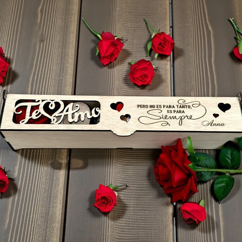 CAJA CON BOMBONES Y ROSA AMOR