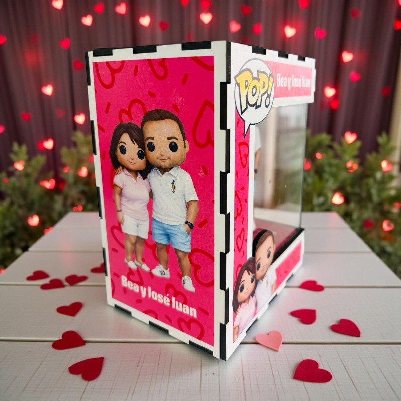 FUNKO DE MADERA EDICION CORAZONES