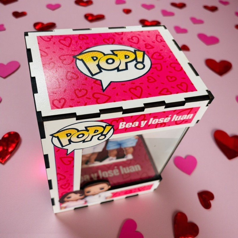 FUNKO DE MADERA EDICION CORAZONES