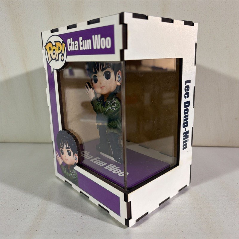FUNKO DE MADERA CANTANTE