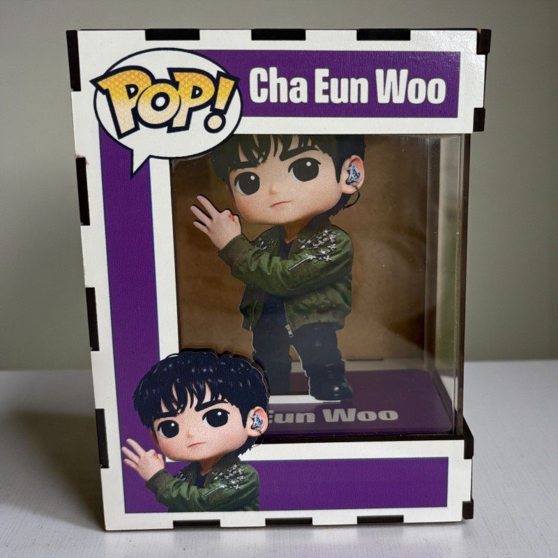FUNKO DE MADERA CANTANTE