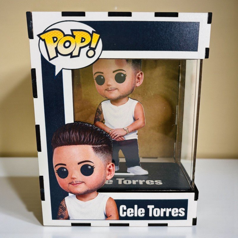 FUNKO DE MADERA CANTANTE