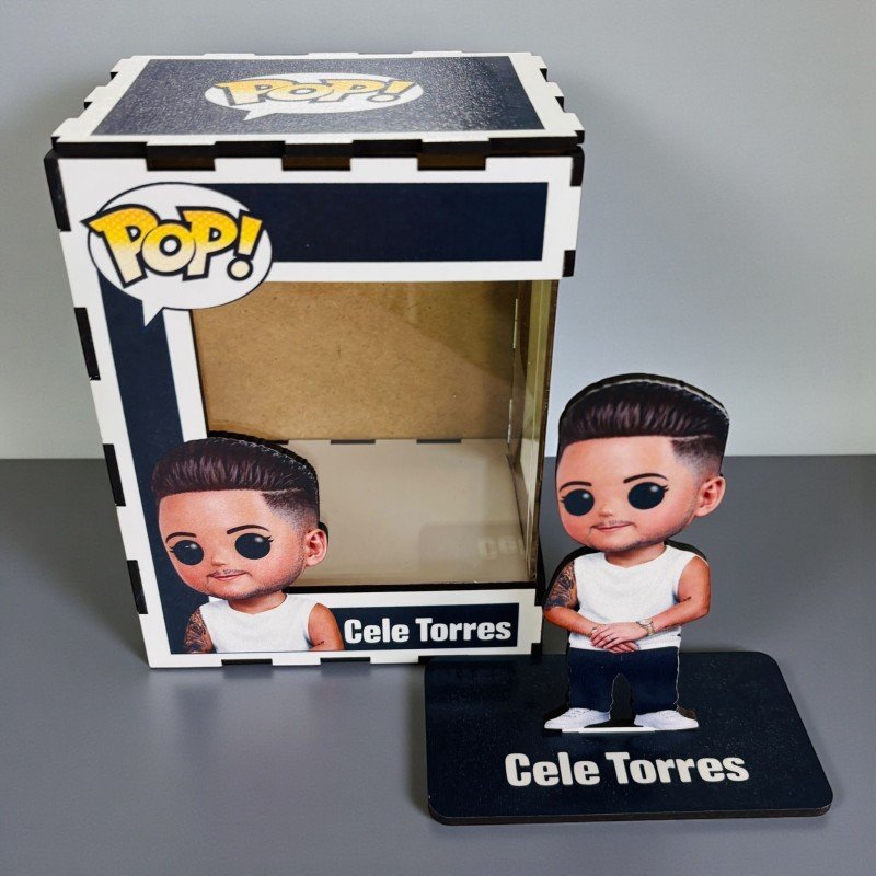FUNKO DE MADERA CANTANTE