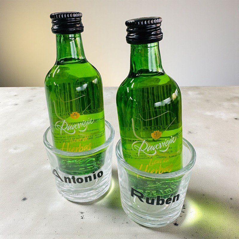 MINIATURA CON ALCOHOL + VASO DE CHUPITO
