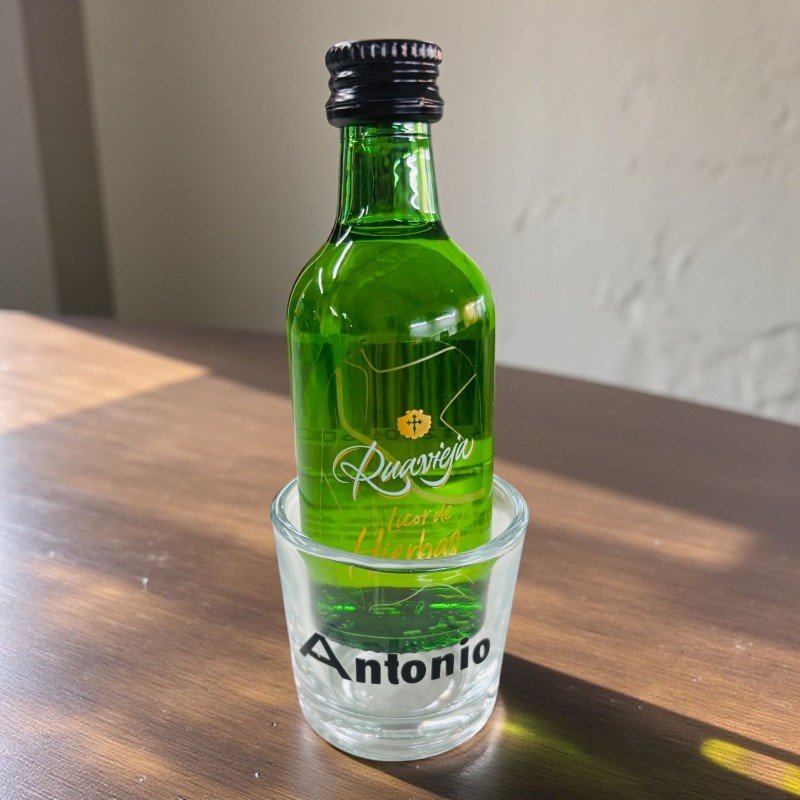 MINIATURA CON ALCOHOL + VASO DE CHUPITO
