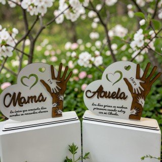 CORAZÓN CON MANOS MAMÁ O ABUELA