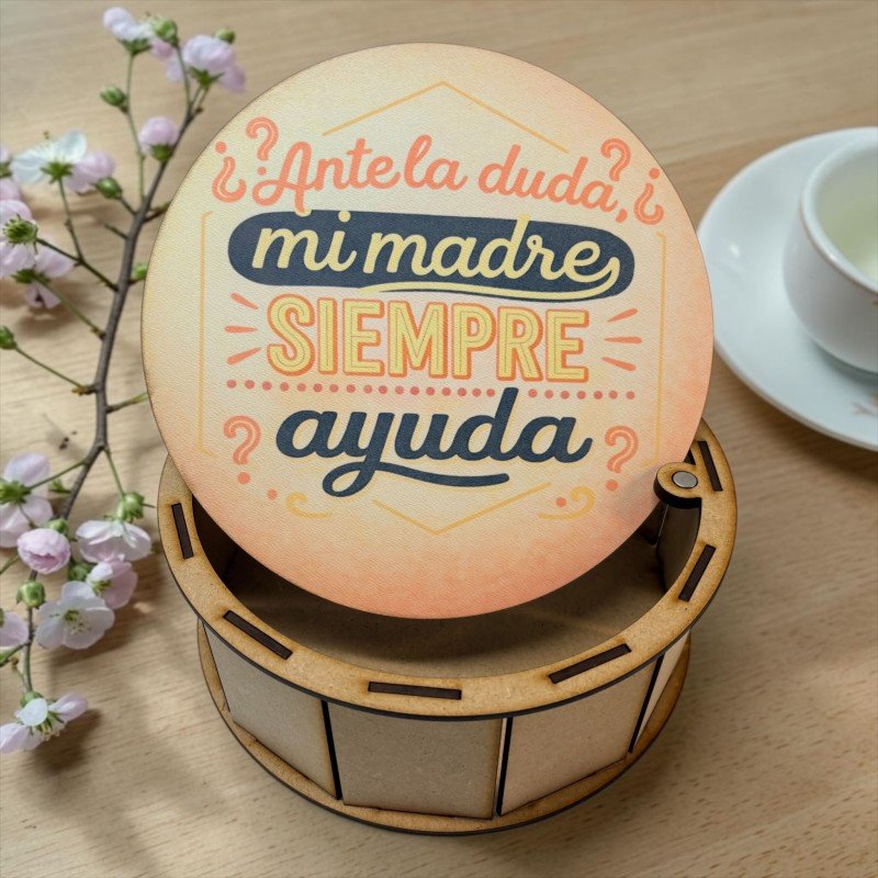 CAJA MI MADRE SIEMPRE AYUDA 20 CM