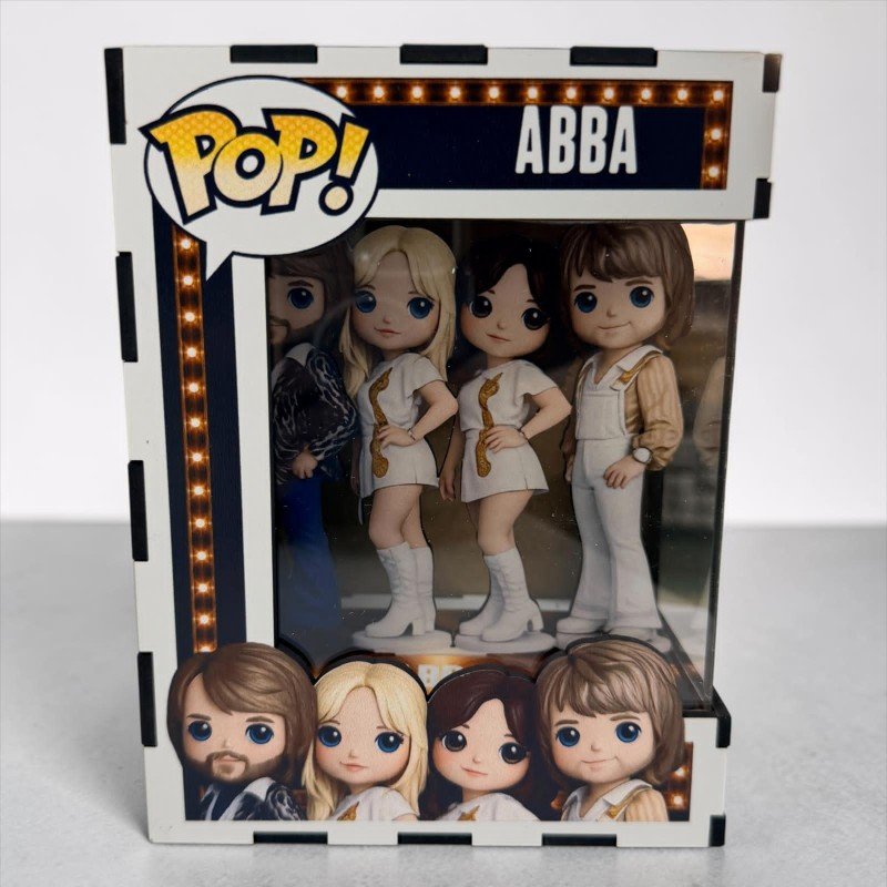 FUNKO DE MADERA CANTANTE