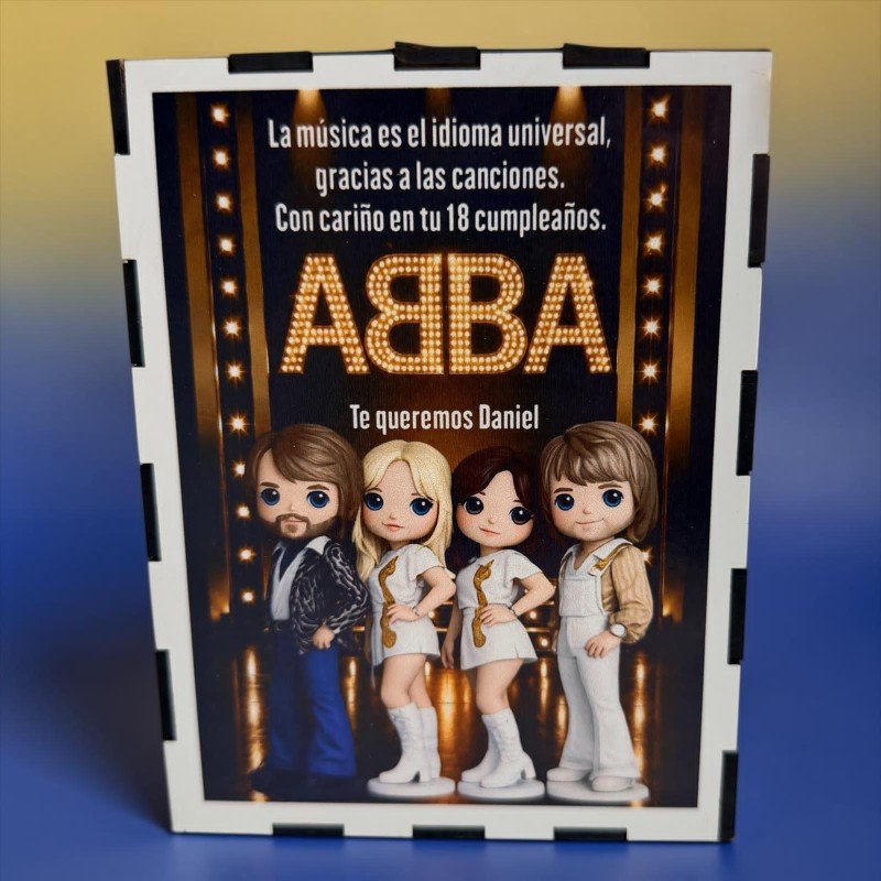 FUNKO DE MADERA CANTANTE
