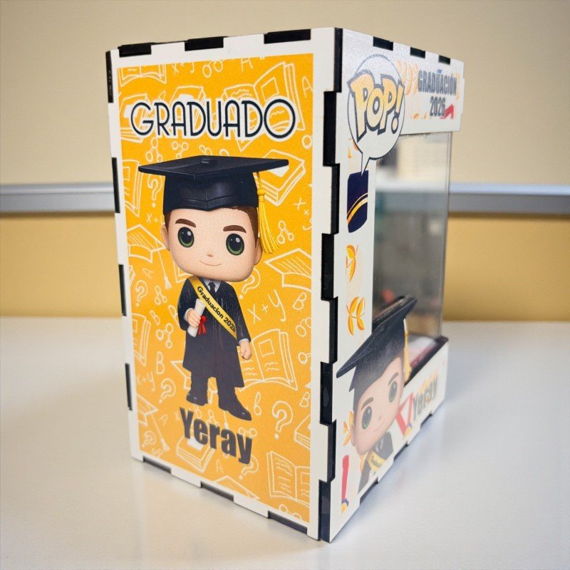 FUNKO DE MADERA EDICIÓN GRADUACIÓN