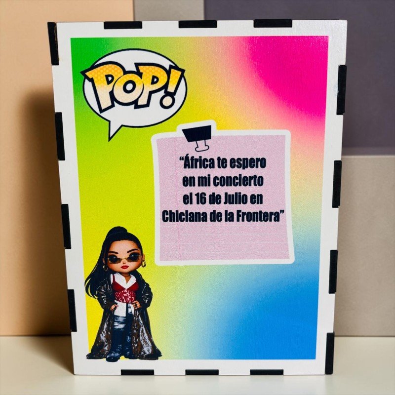 FUNKO DE MADERA CANTANTE