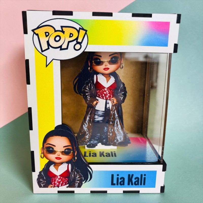 FUNKO DE MADERA CANTANTE
