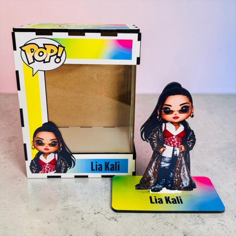 FUNKO DE MADERA CANTANTE