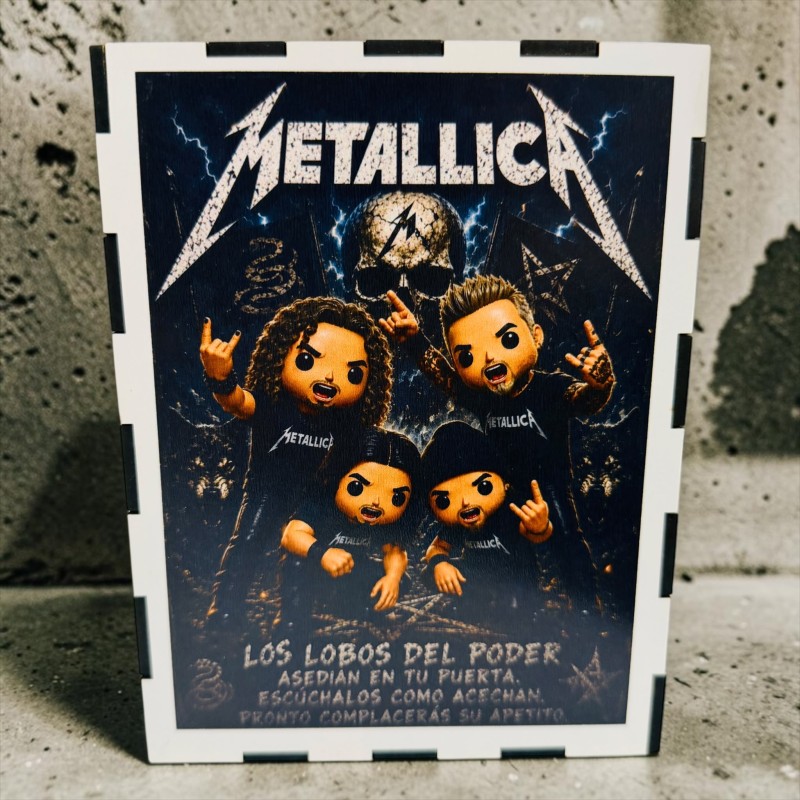 FUNKO DE MADERA CANTANTE