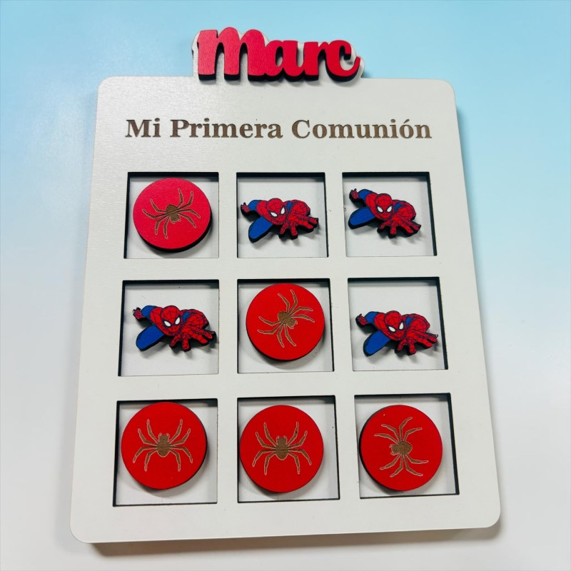 TRES EN RAYA PERSONAJES