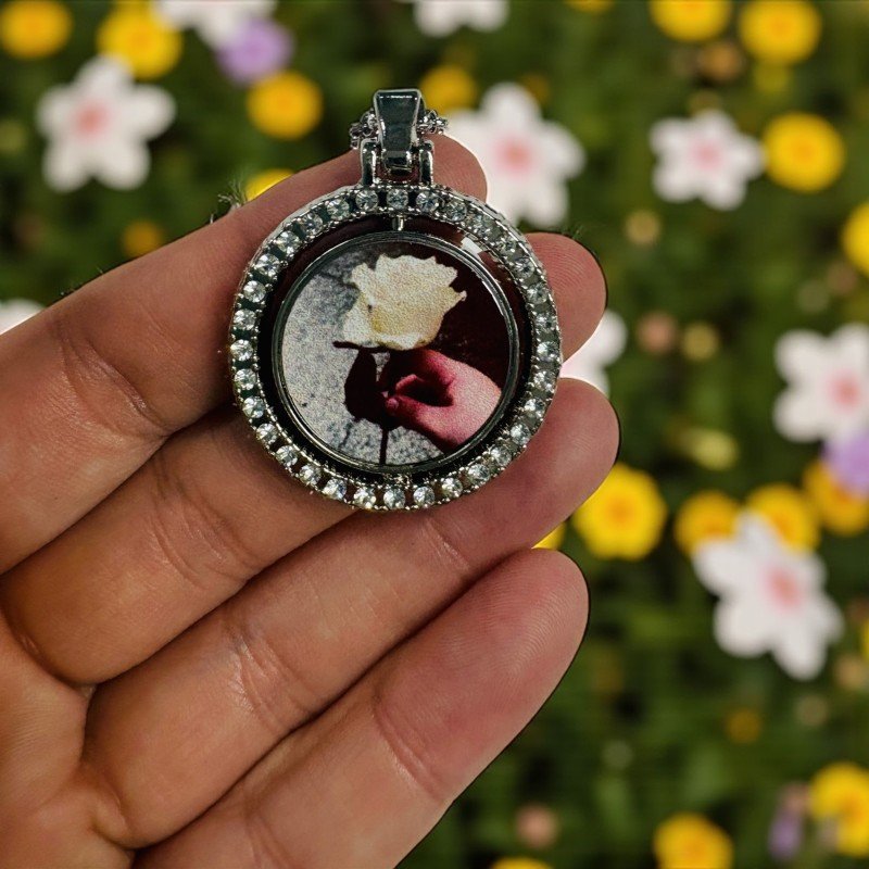 CADENA Y MEDALLA GIRATORIA CON BRILLANTES
