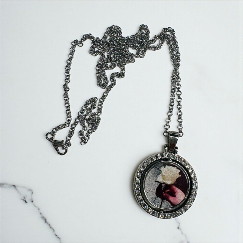 CADENA Y MEDALLA GIRATORIA CON BRILLANTES